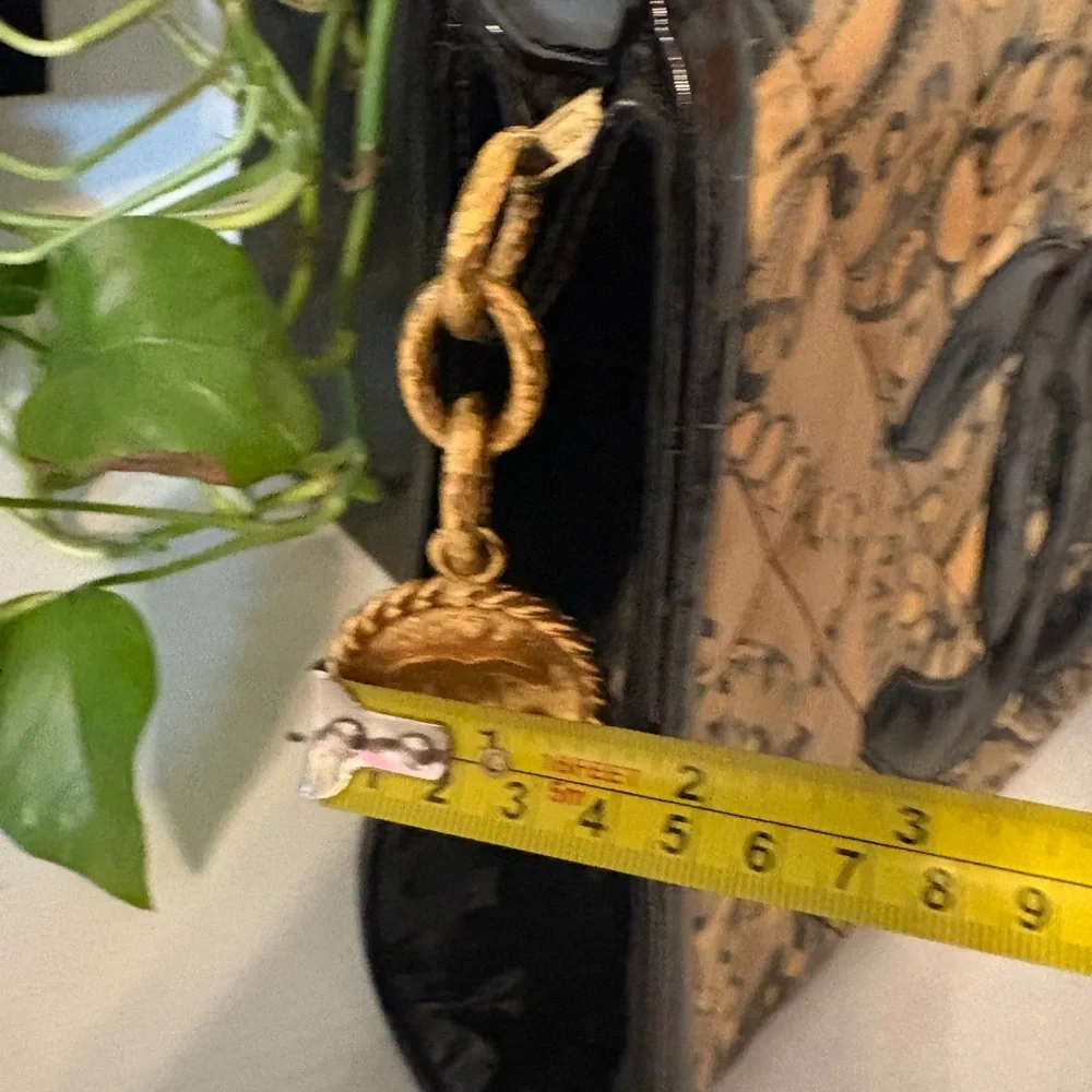 CHANEL Medallion Patent Leather Large Clutch - Picture 10 of 12